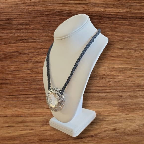 Rare Fine Silver Toned & Crystal Imitation Medallion. - Picture 3 of 7